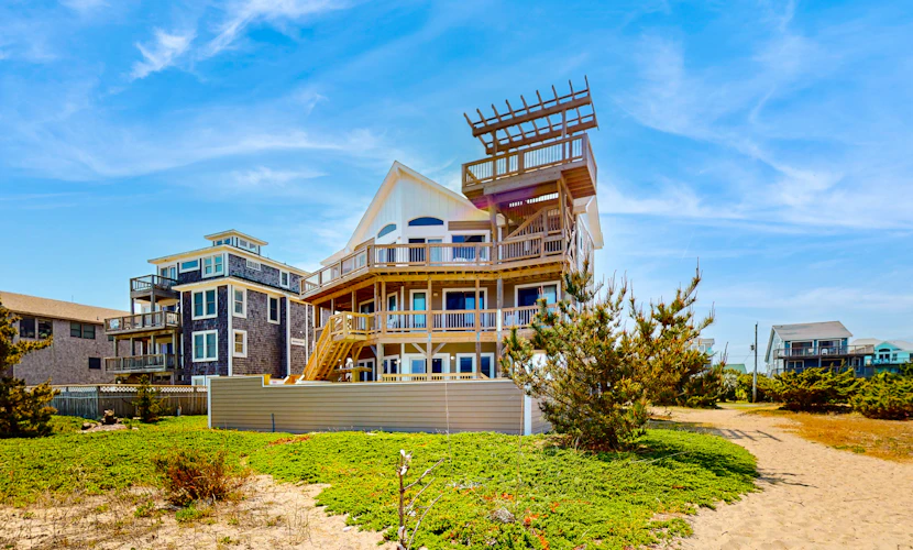 Oceanfront, dog-friendly house with private hot tub, pool, AC, & lovely views