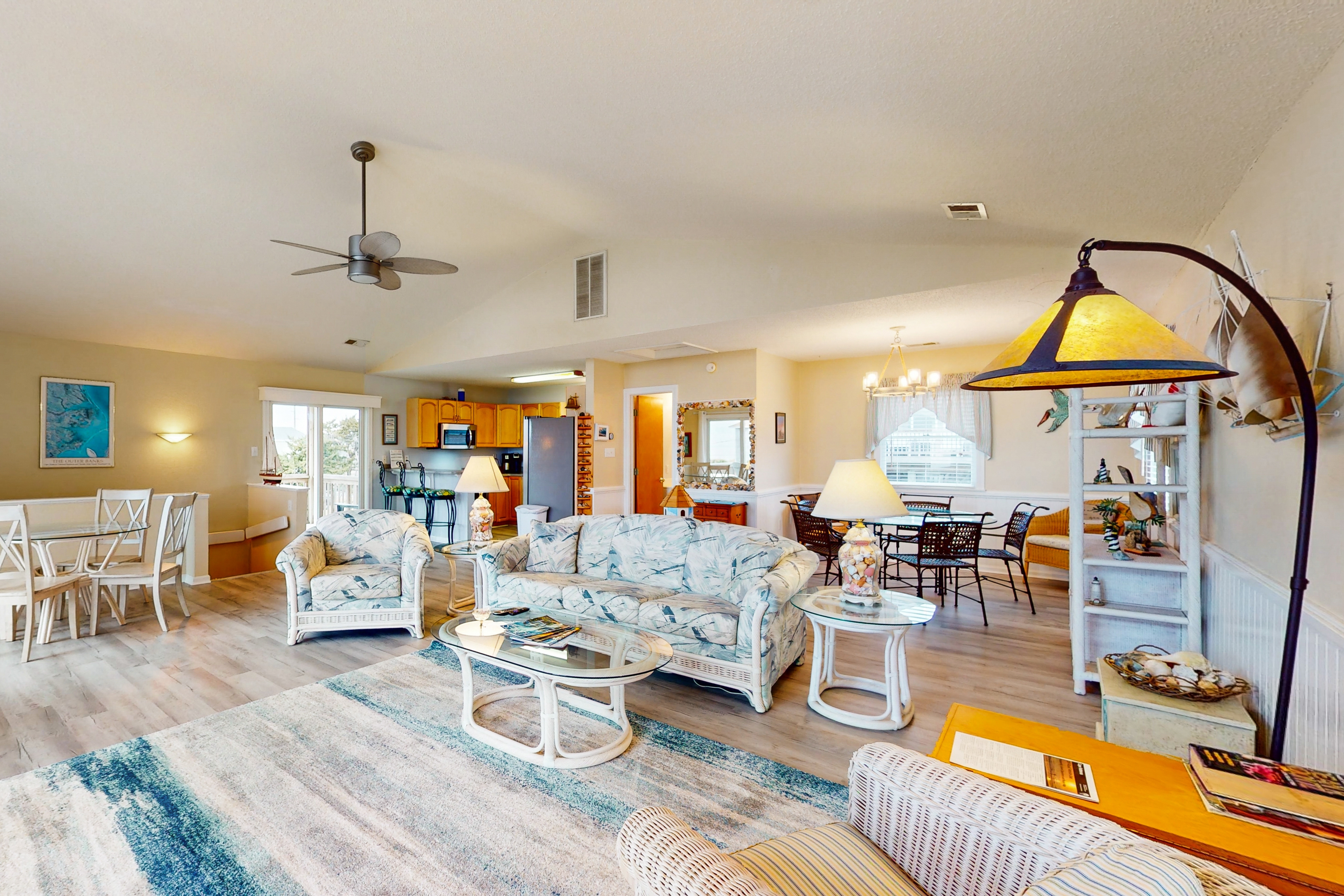 Dreamy dog-friendly getaway with ocean views, beach access, fast WiFi, and deck