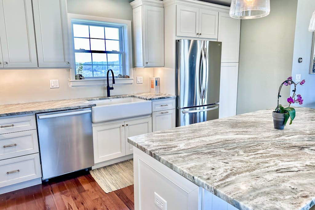Steps From Oceanfront. Luxury Bath & Kitchen. Nat'l Seashore & Lighthouse Views