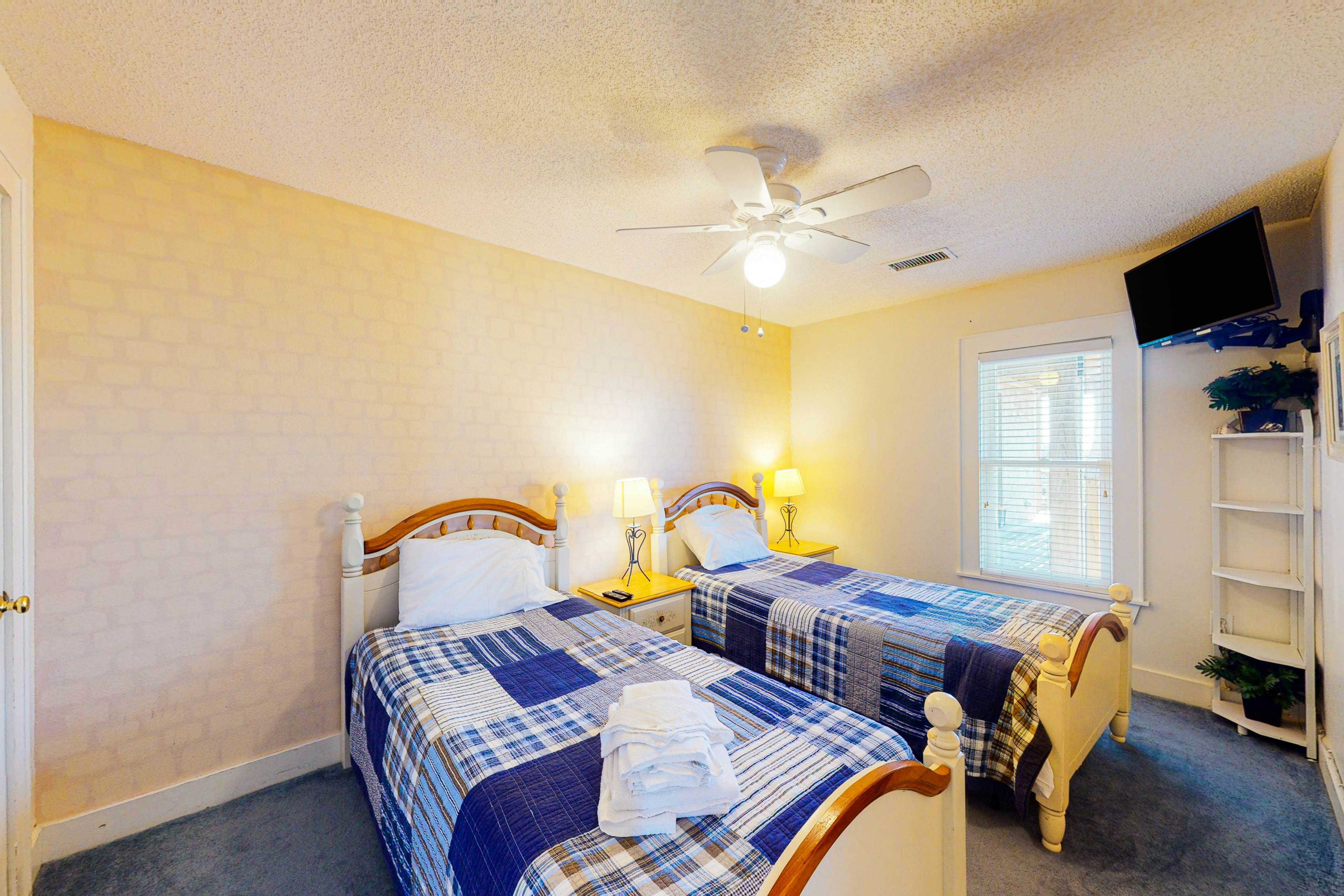 AVIK13 Avon Calling  #13-IC