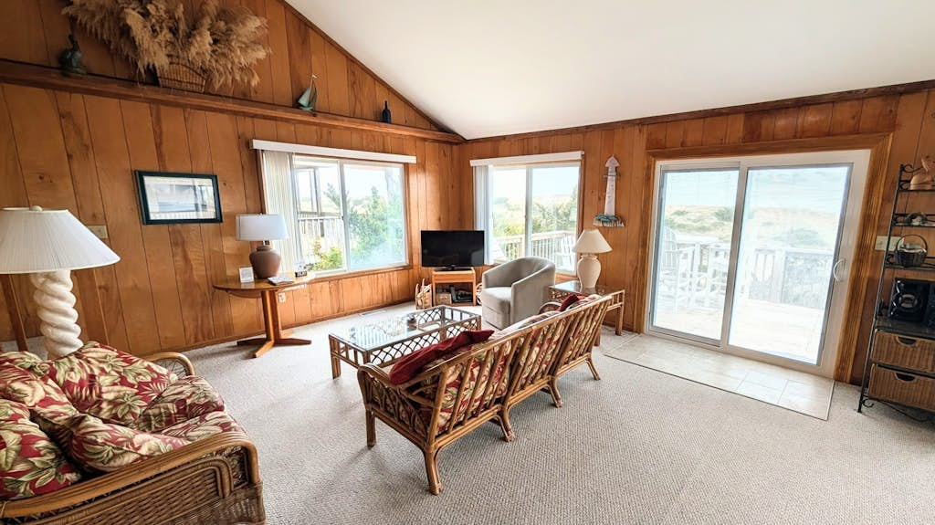 Beach Adventures 463: Oceanfront, direct beach access, views