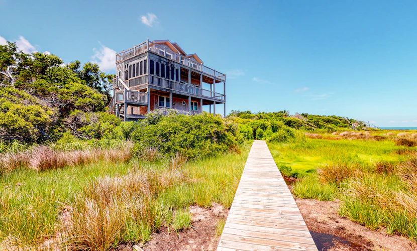 Waterfront House w/ Sound View, Shared Pool, Private W/D, Private Hot Tub