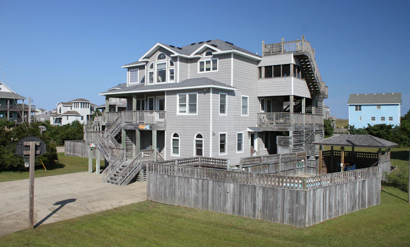 Ocean-side, dog-friendly home close to beach with private pool, hot tub, & AC