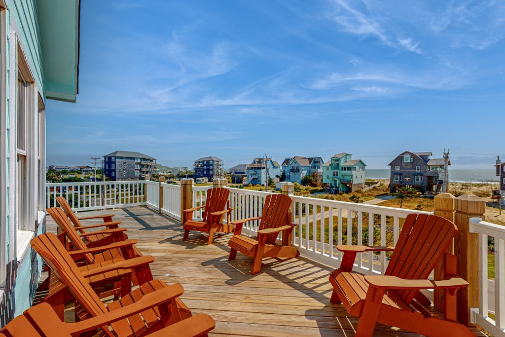 Spacious home with private hot tub, pool, & deck