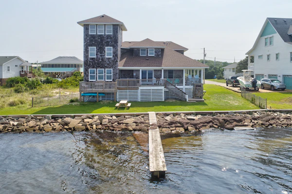 Reel Living #3-AV: Dog-Friendly, Waterfront Home, Hot Tub