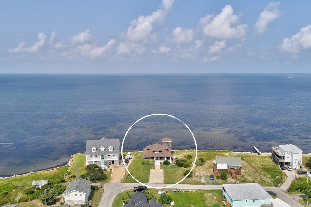 Reel Living #3-AV: Dog-Friendly, Waterfront Home, Hot Tub