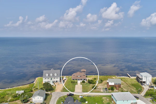 Reel Living #3-AV: Dog-Friendly, Waterfront Home, Hot Tub