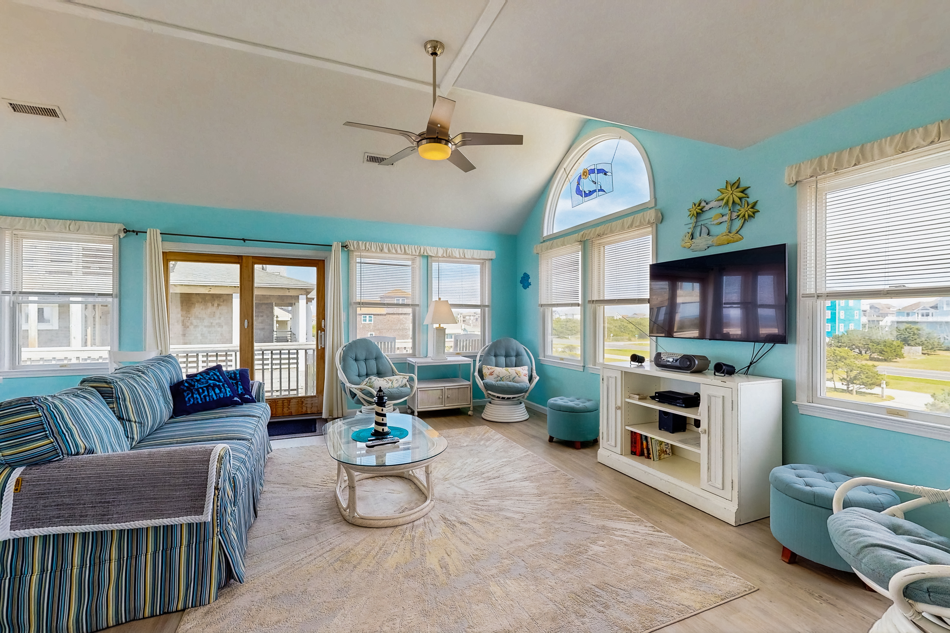 Soundfront house with private dock, hot tub, WiFi, & beautiful views