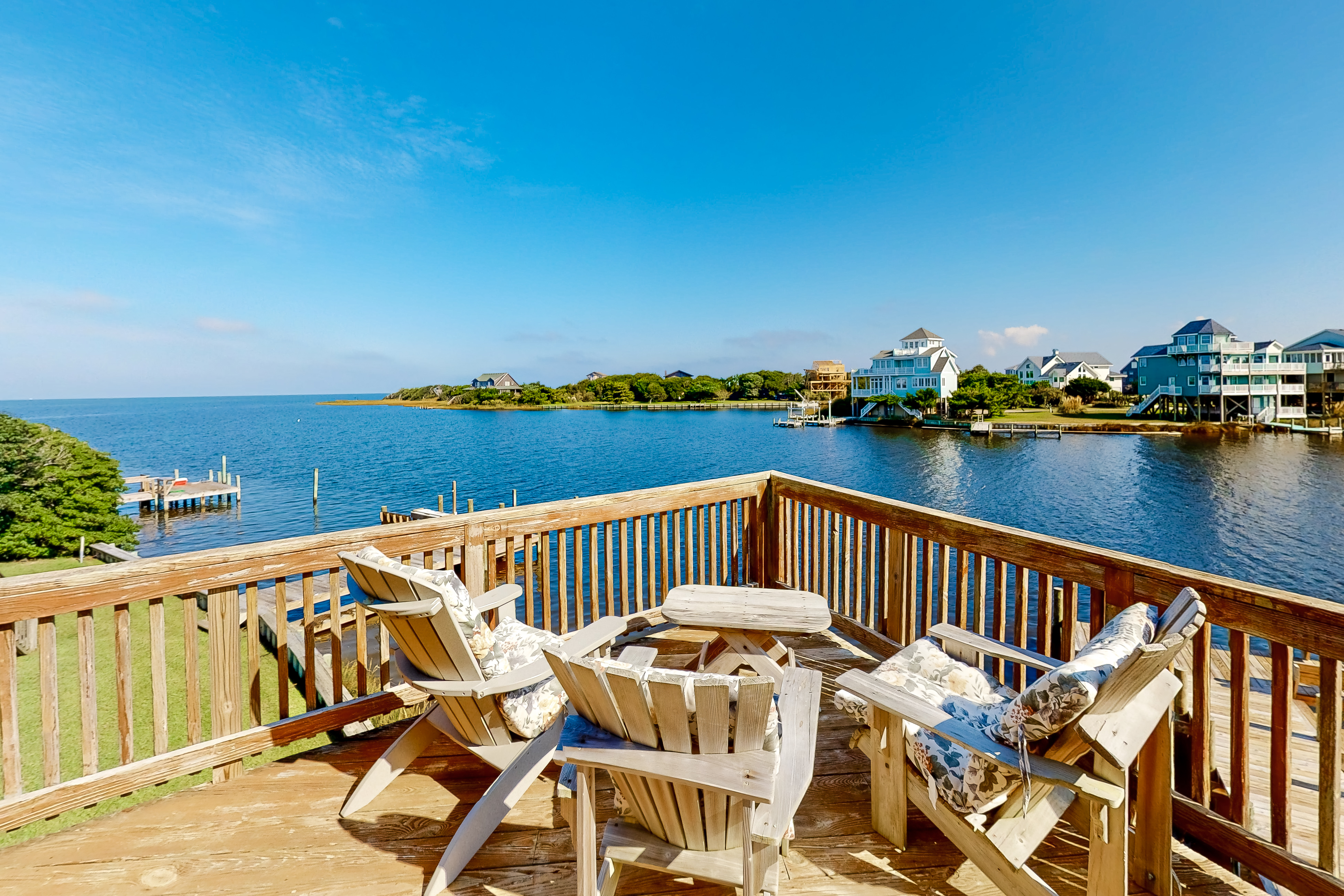 Waterfront home with amazing sunrise/set views, kayaks, SUPs, dock & pool access