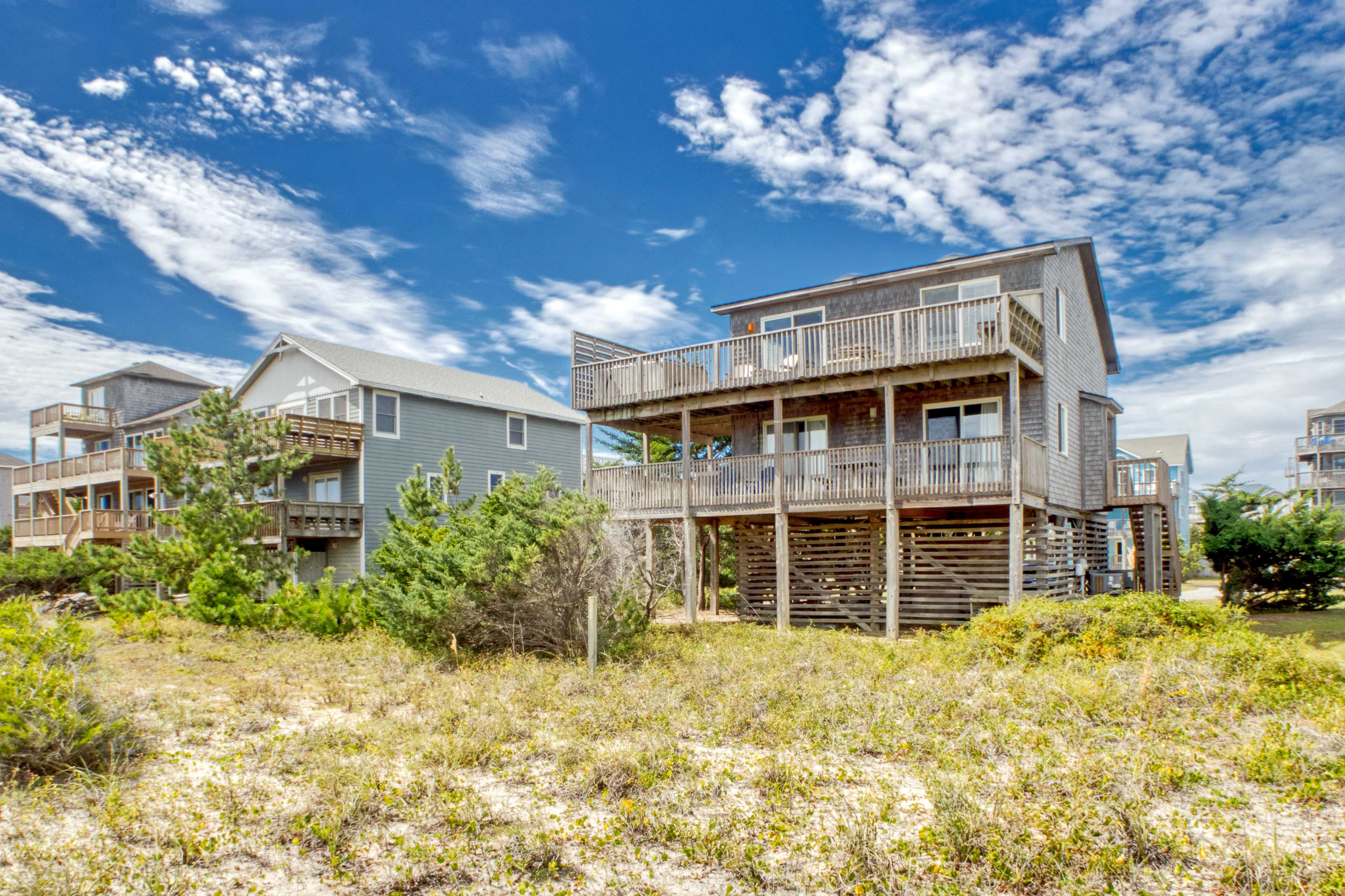 Oceanfront house w/private hot tub, balcony, washer/dryer, WiFi, central AC