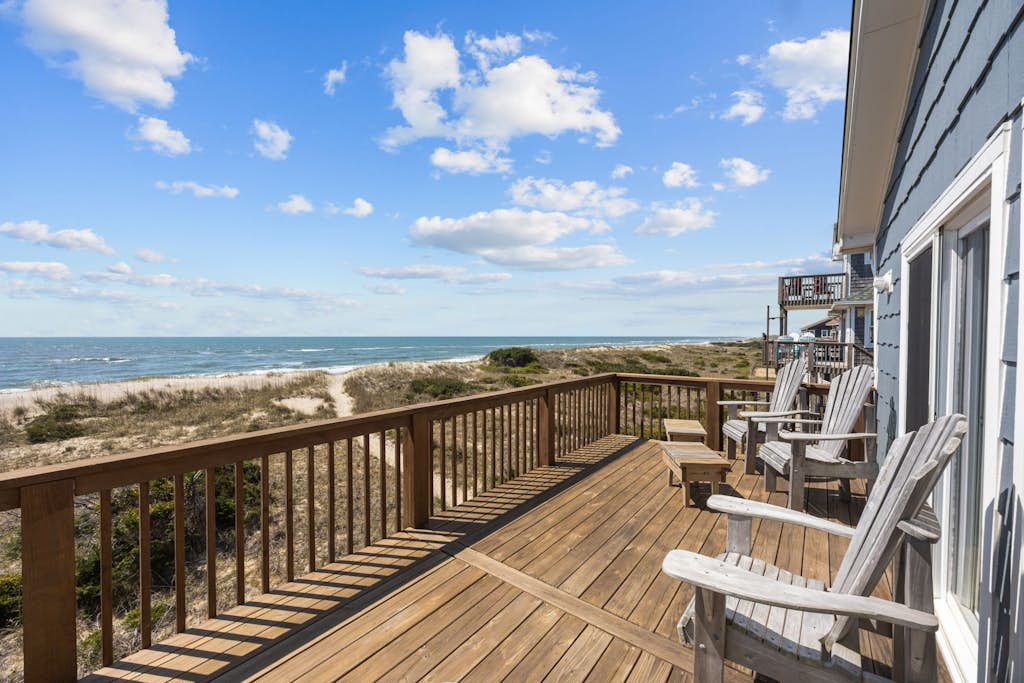 Oceanfront home w/elevator, private hot tub, shared pool, beach access, & WiFi