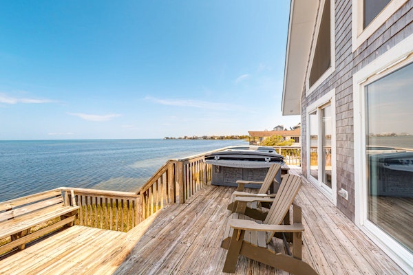 Waterfront, dog-friendly house with pool, W/D, private hot tub, & AC