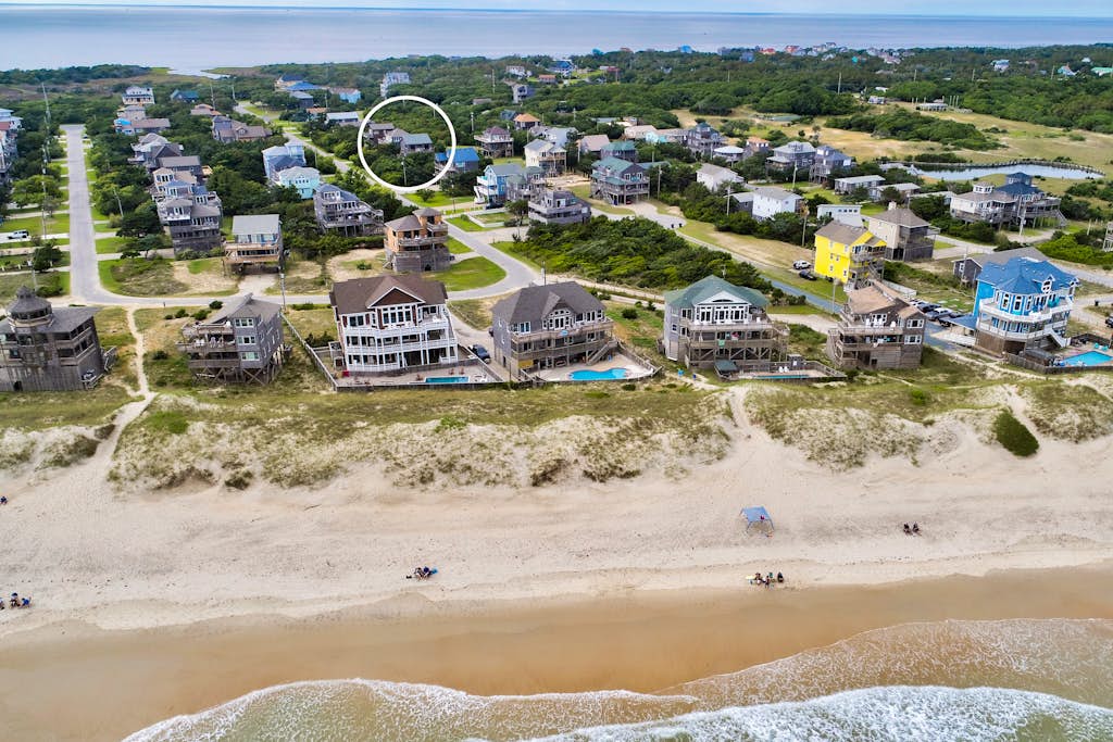 Beach home near the ocean w/sunny deck, washer/dryer, and central A/C