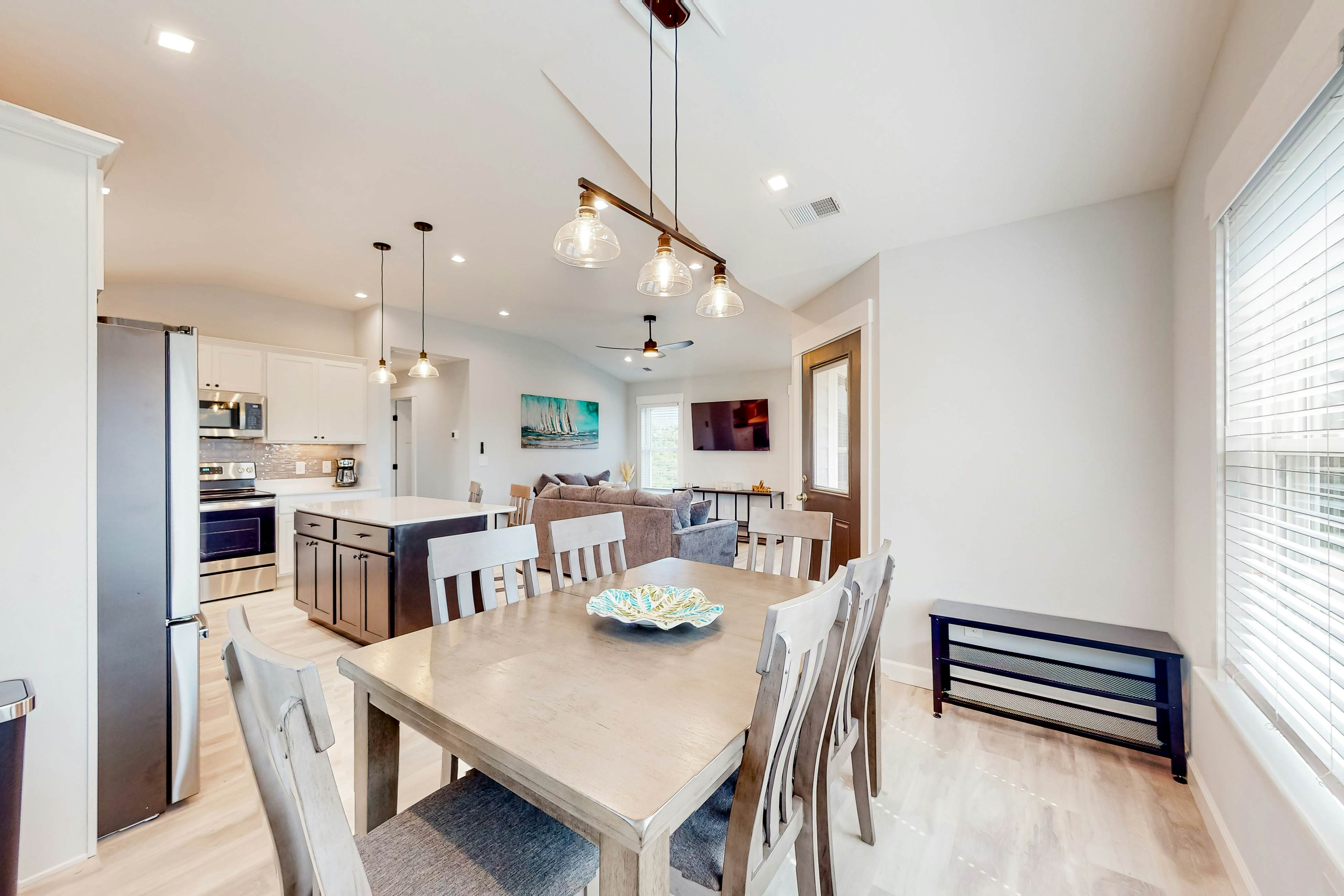 AV100 Coastal Paradise