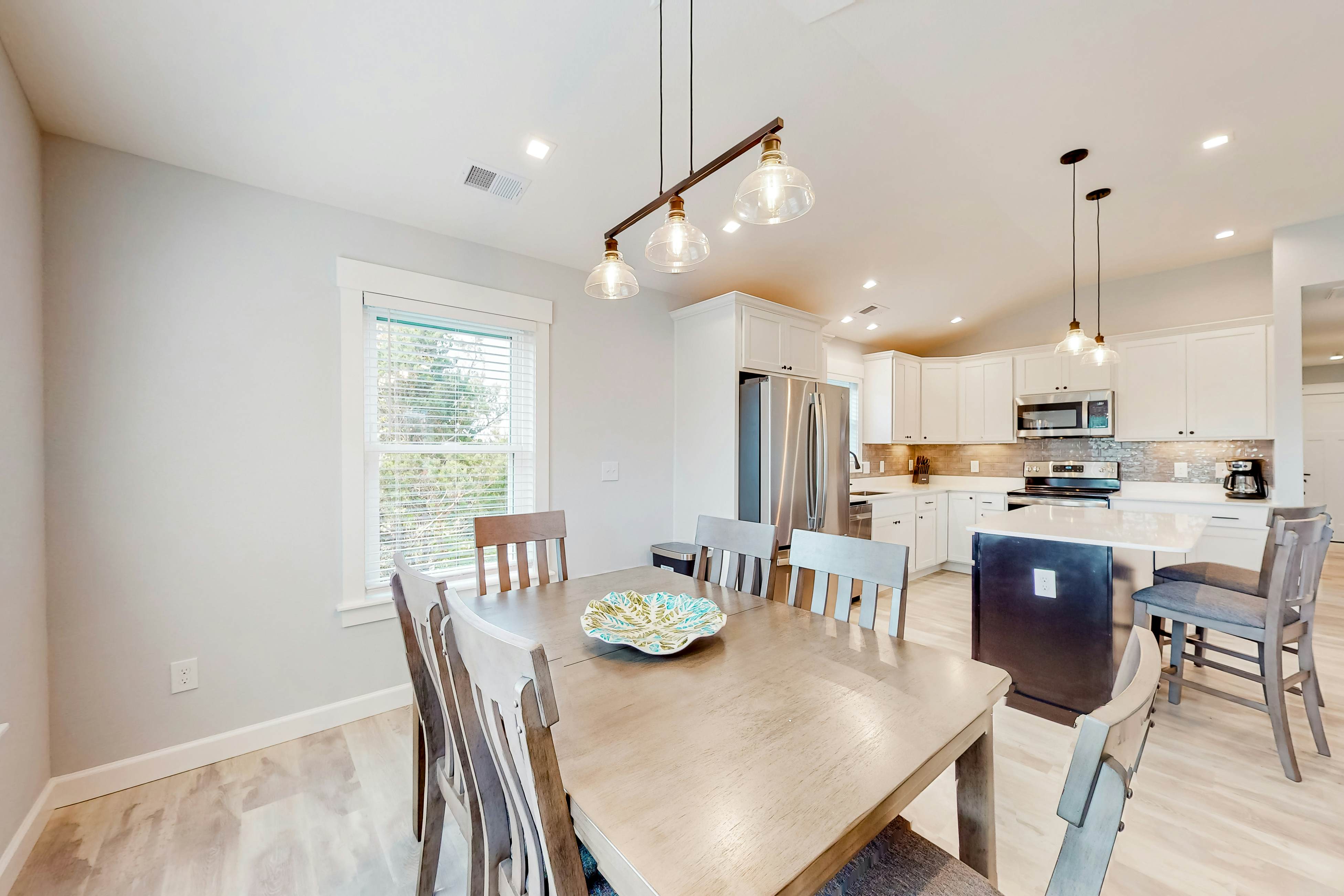 AV100 Coastal Paradise