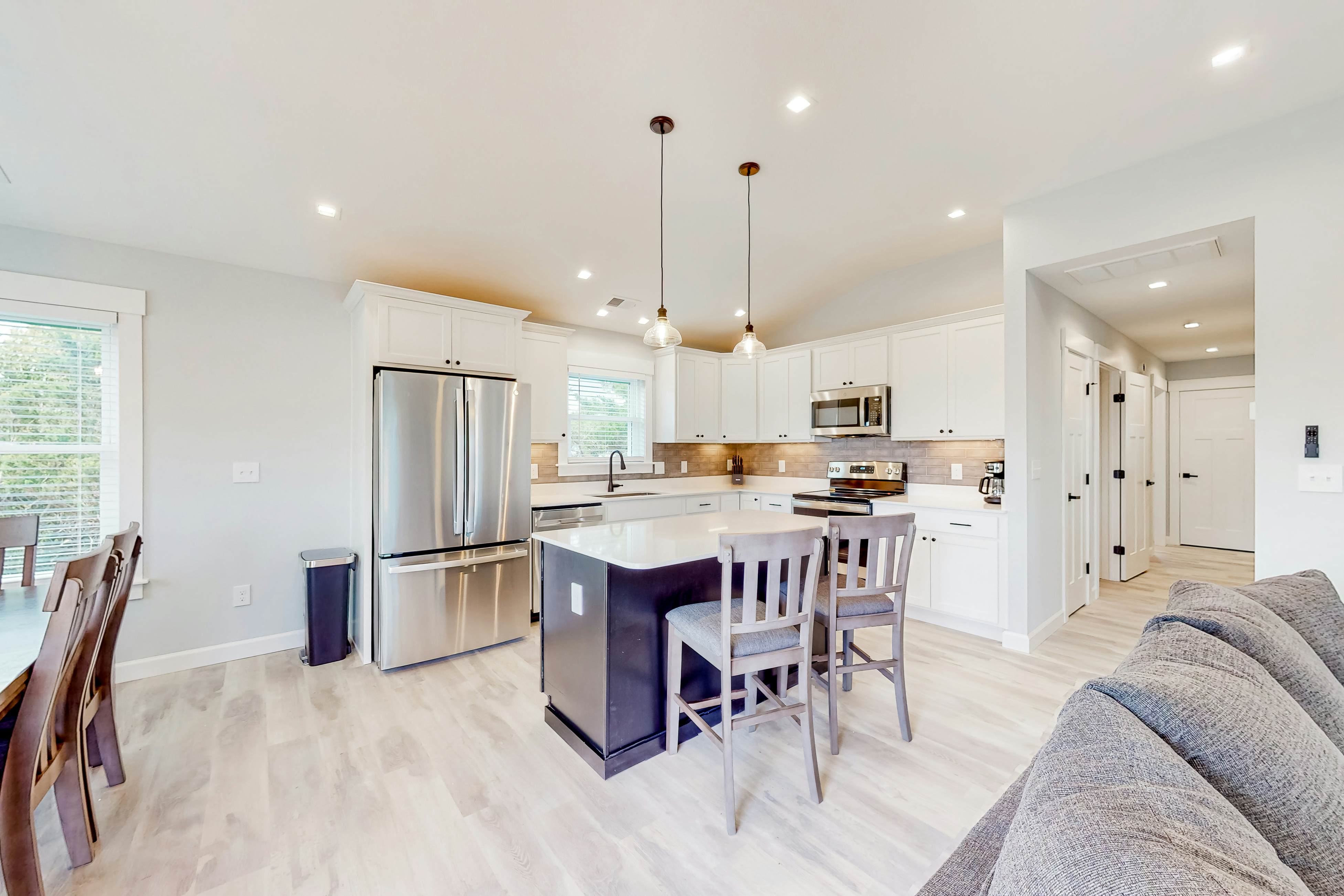 AV100 Coastal Paradise