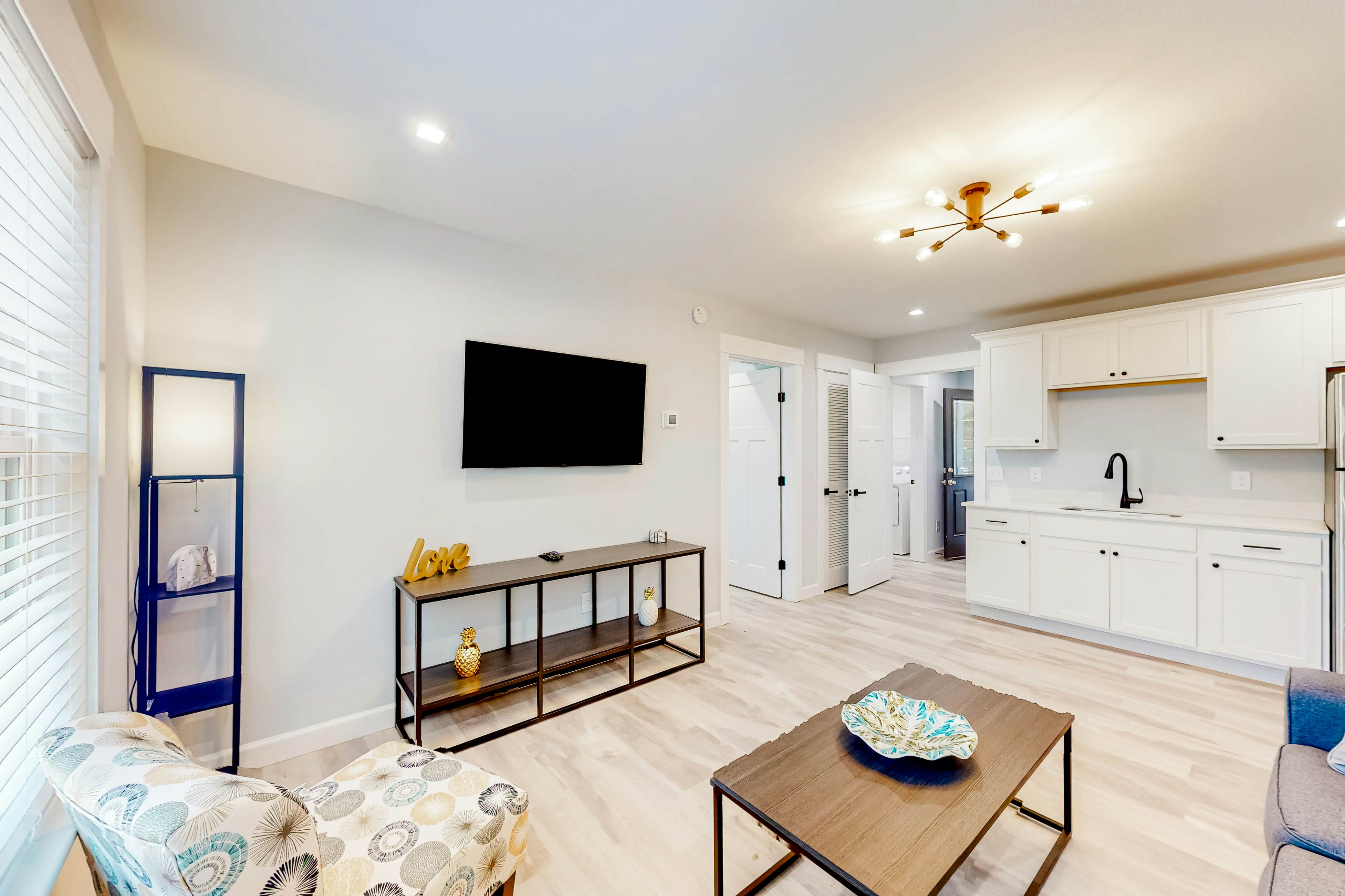 AV100 Coastal Paradise