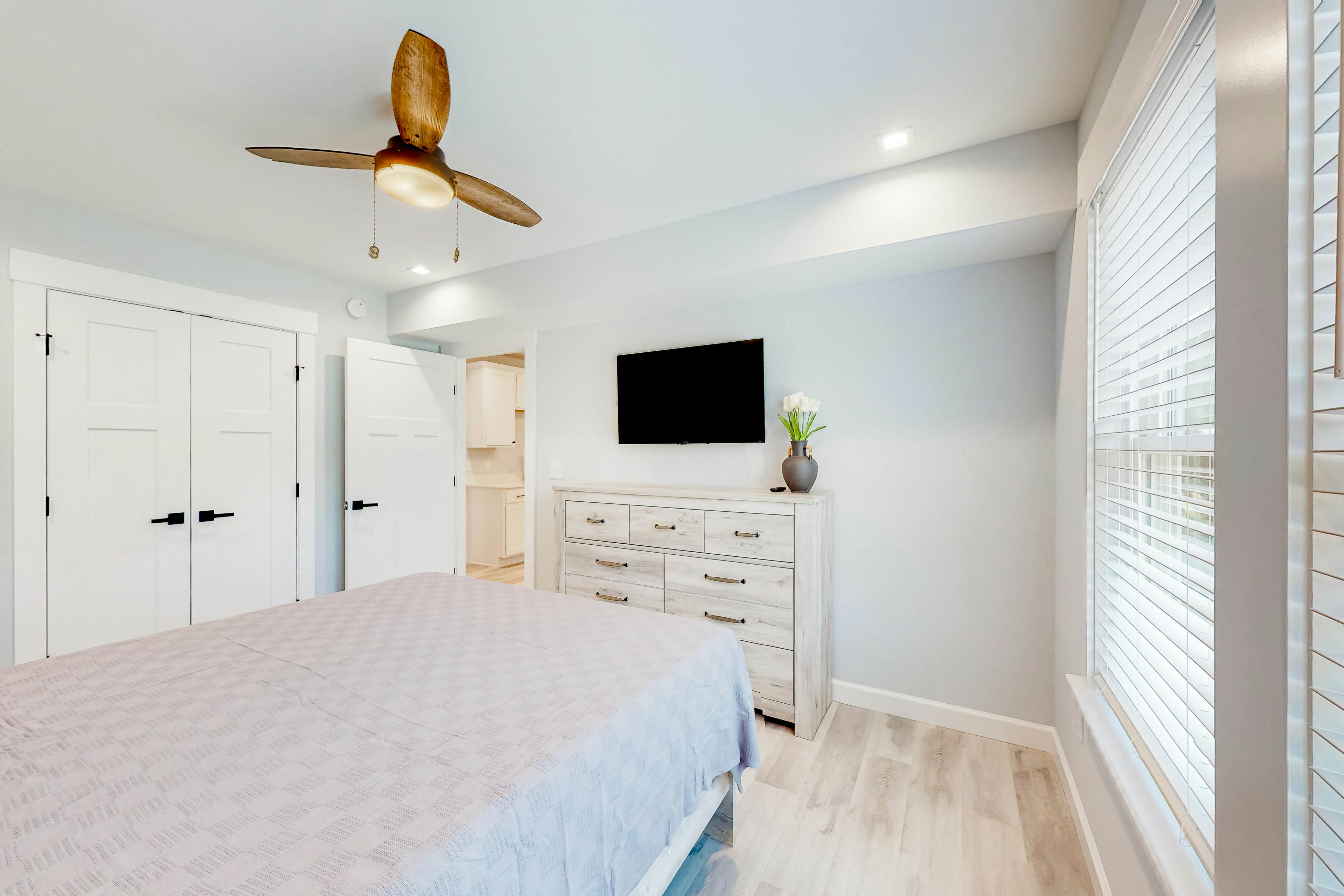 AV100 Coastal Paradise