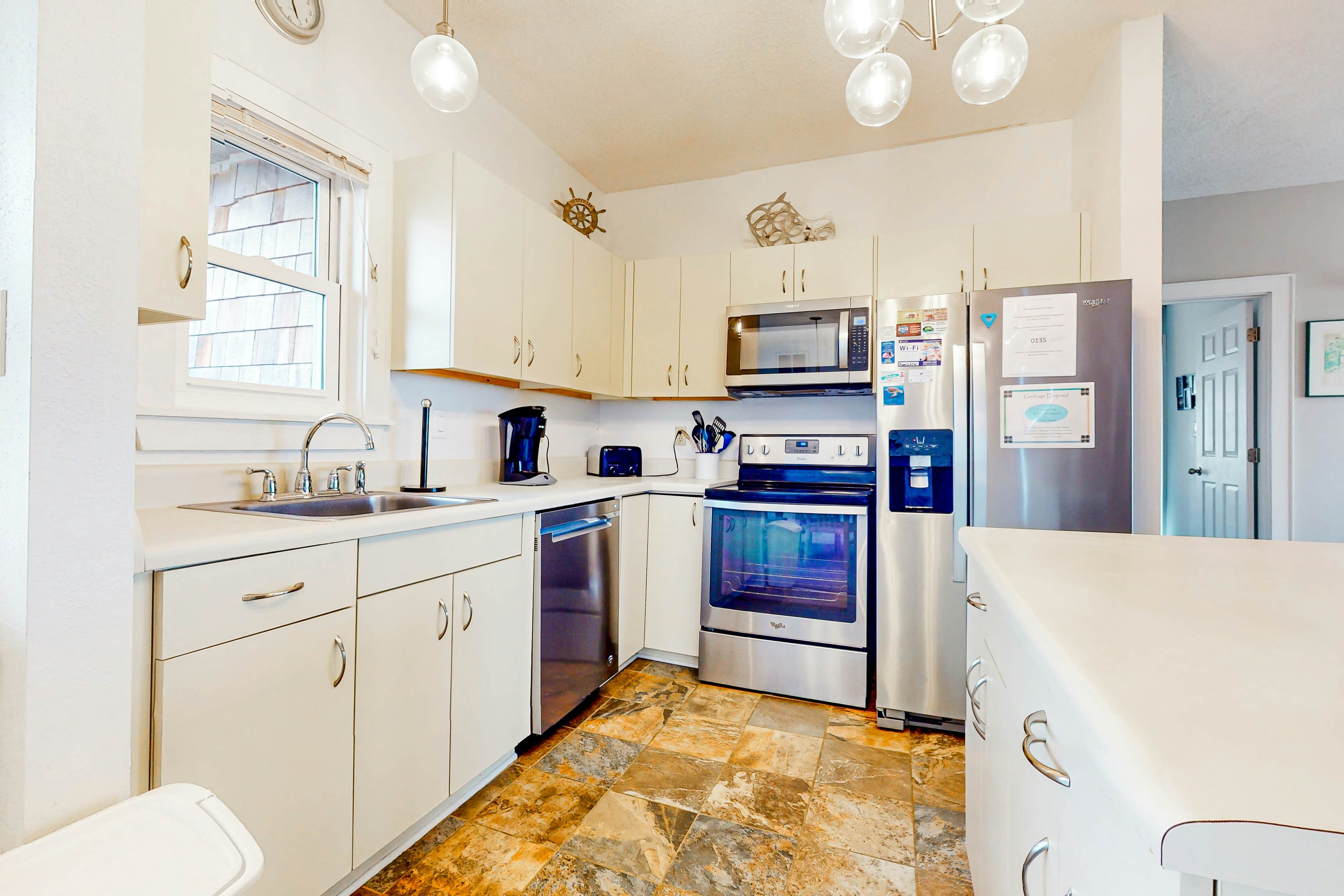 AVIK18 Above the Waves