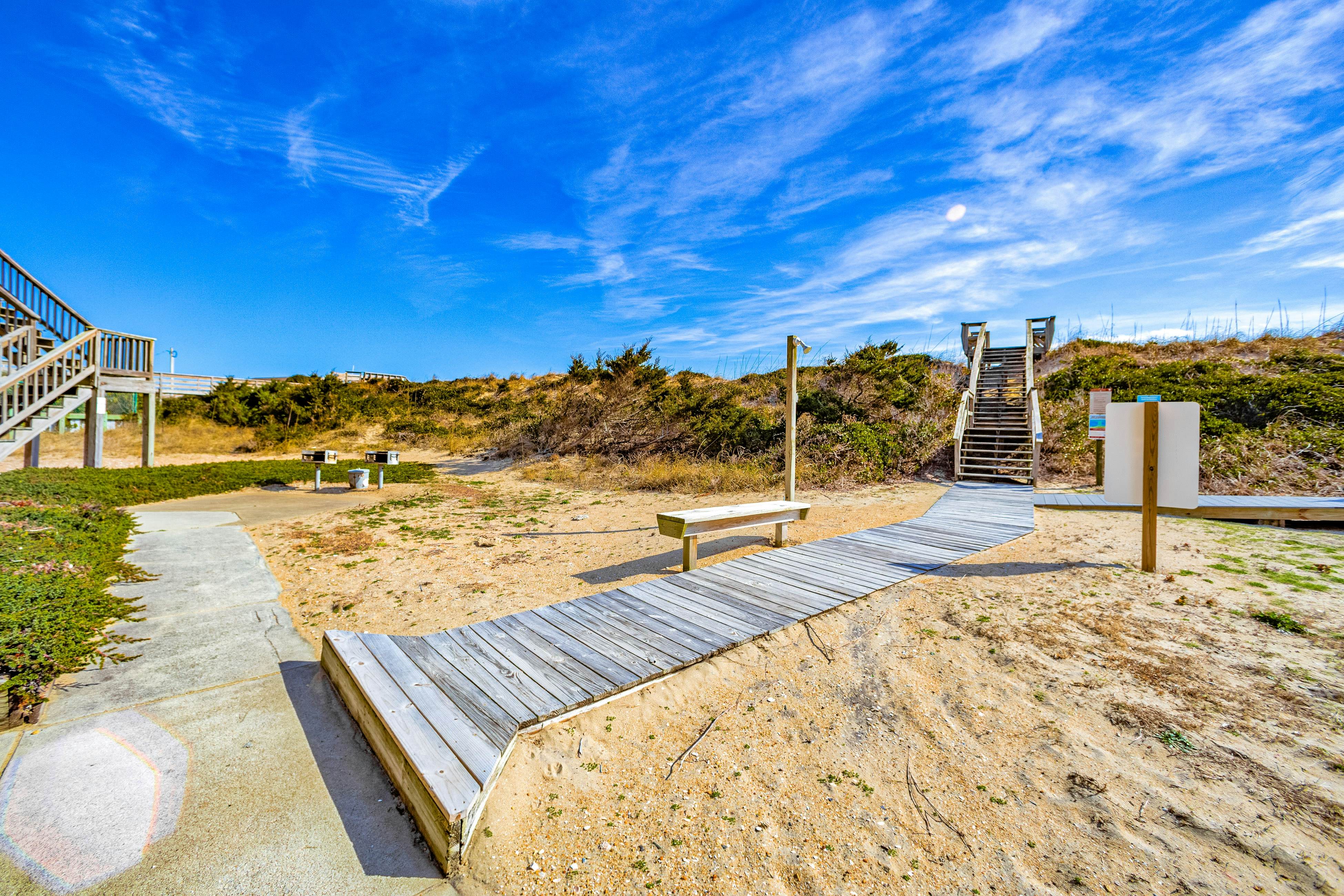 AVIK18 Above the Waves