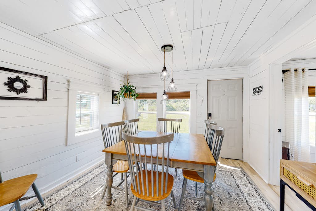 Dog-friendly home with washer/dryer & free WiFi - 3 miles from beach access