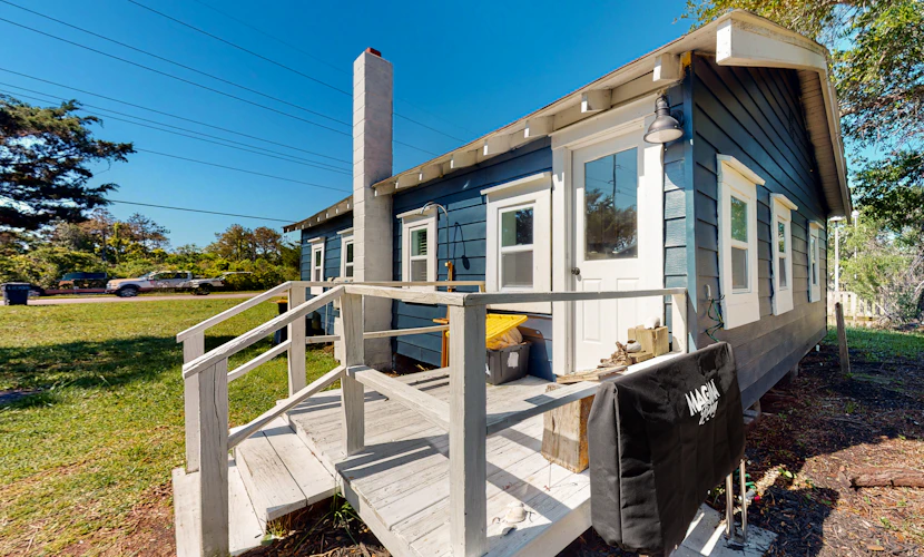 Dog-friendly home with washer/dryer & free WiFi - 3 miles from beach access
