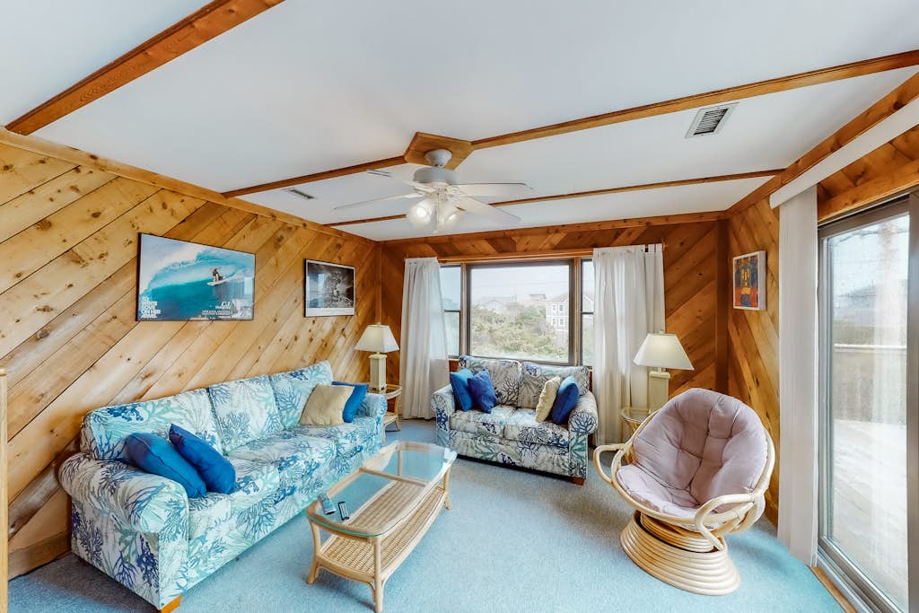 Classic, Dog-Friendly Home w/ AC, Shared Pool, High-Speed WiFi - Steps to Beach