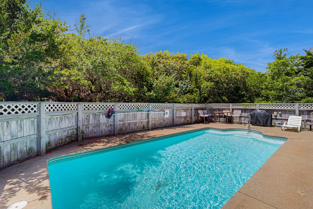 Waterfront home with private pool, hot tub, pool table & fireplace -dog-friendly