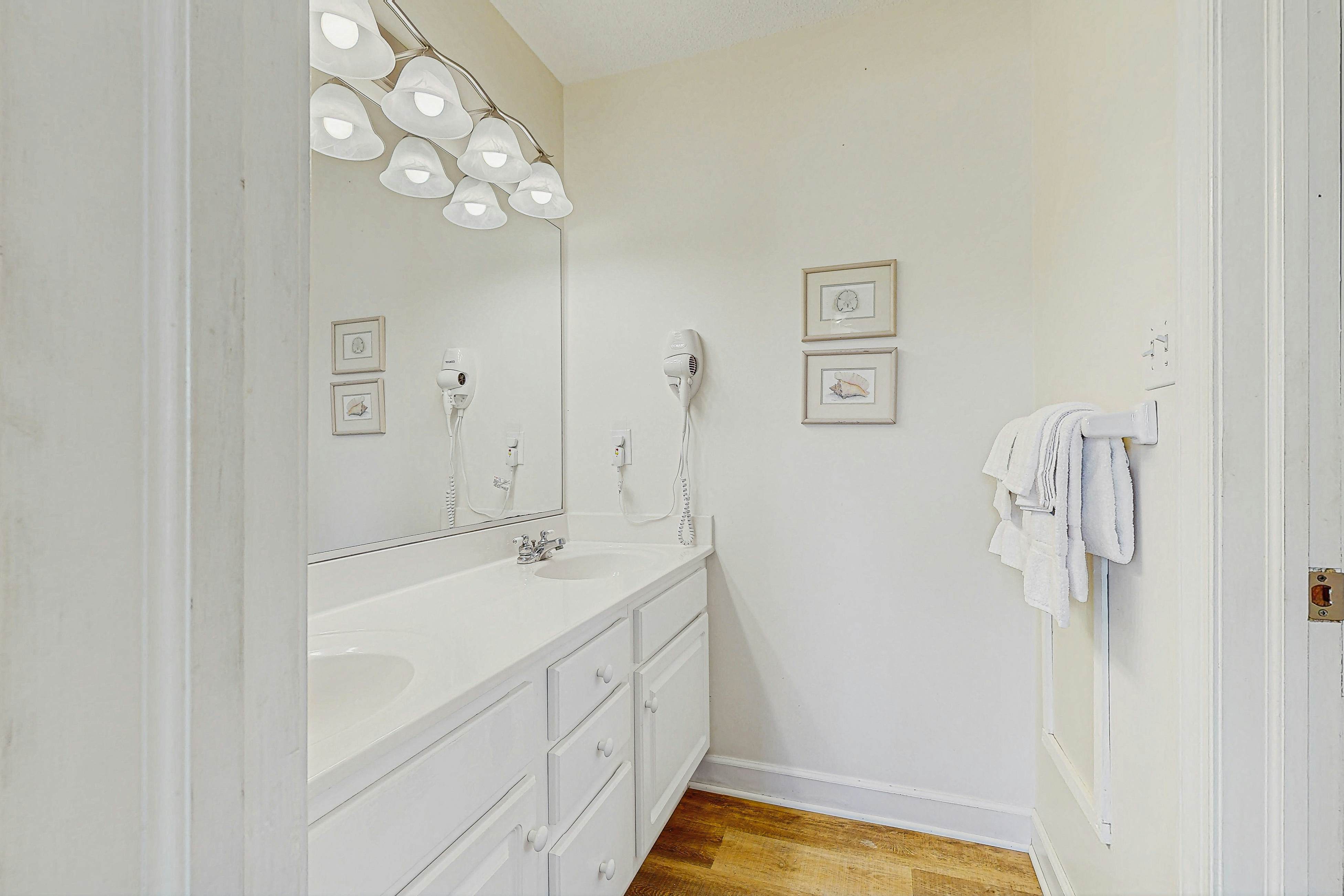 AVWKS121 Time and Tide #1-12