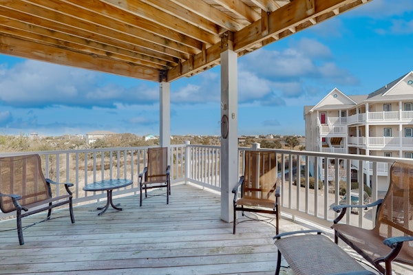Vibrant beach retreat with washer/dryer, central AC, deck, & pool access