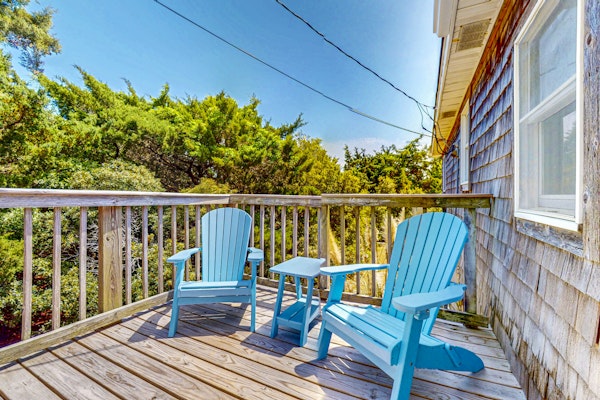 Charming Family Getaway in Salvo with A/C, Full Kitchen, and Gas Grill