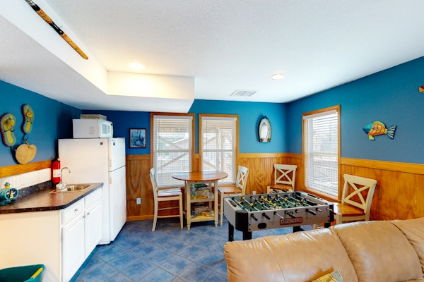 Lovely home with private pool, decks, amazing ocean view, & W/D