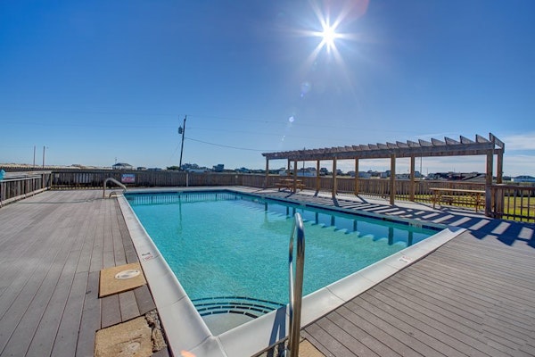 Beautiful getaway in Oceanfront complex with pool, free WiFi, WD, & central AC