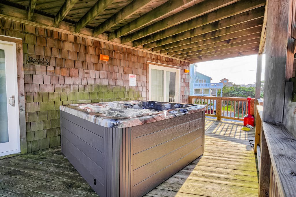 Modern semi-oceanfront beach house with private hot tub - steps to sand, dogs OK