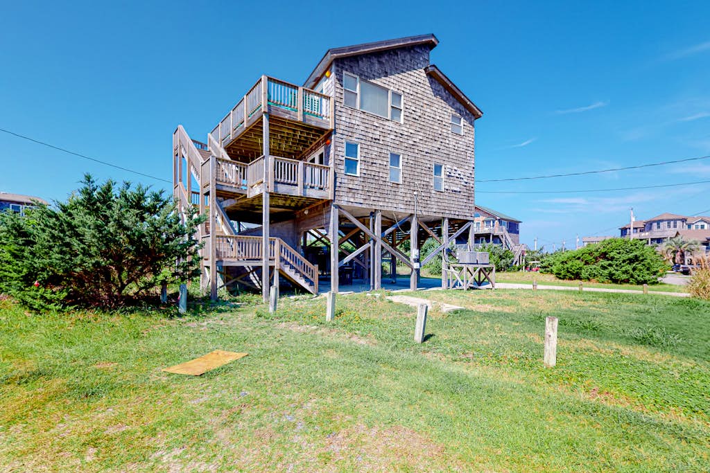 Modern semi-oceanfront beach house with private hot tub - steps to sand, dogs OK