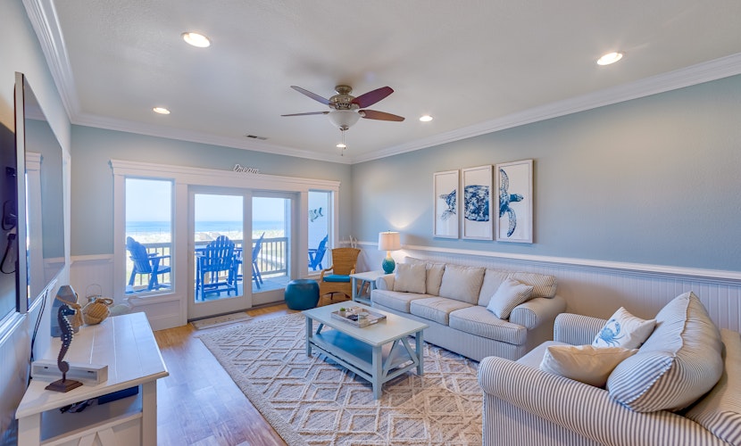 Open, beautiful ocean-view home with pool, hot tub & lanai - snowbird-friendly