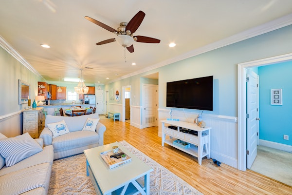 Open, beautiful ocean-view home with pool, hot tub & lanai - snowbird-friendly