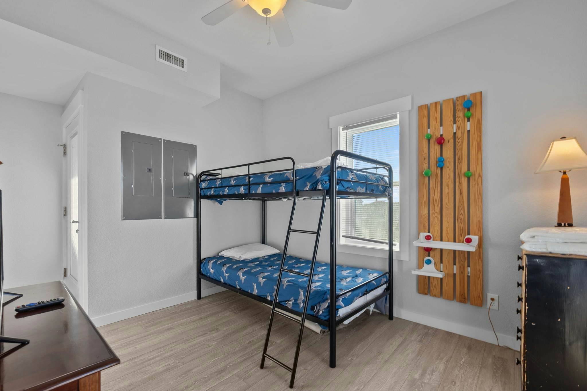 RO120 The Knotty Whale