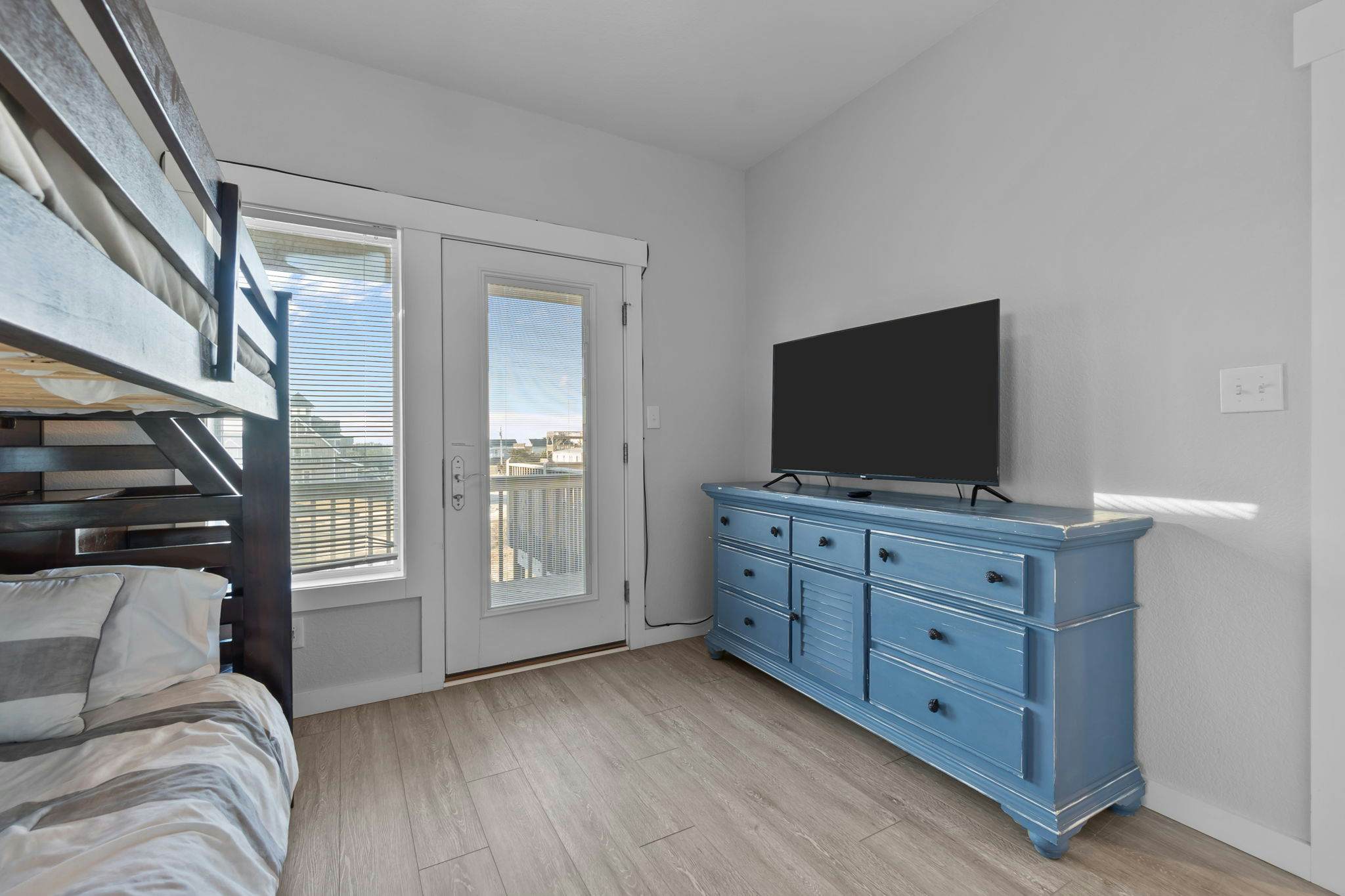 RO120 The Knotty Whale