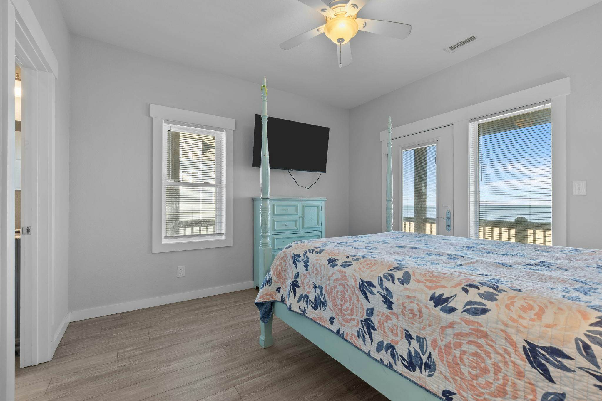 RO120 The Knotty Whale