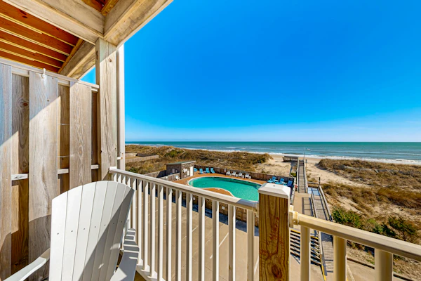 Darling oceanfront condo with outdoor pool, hot tub, balcony & views