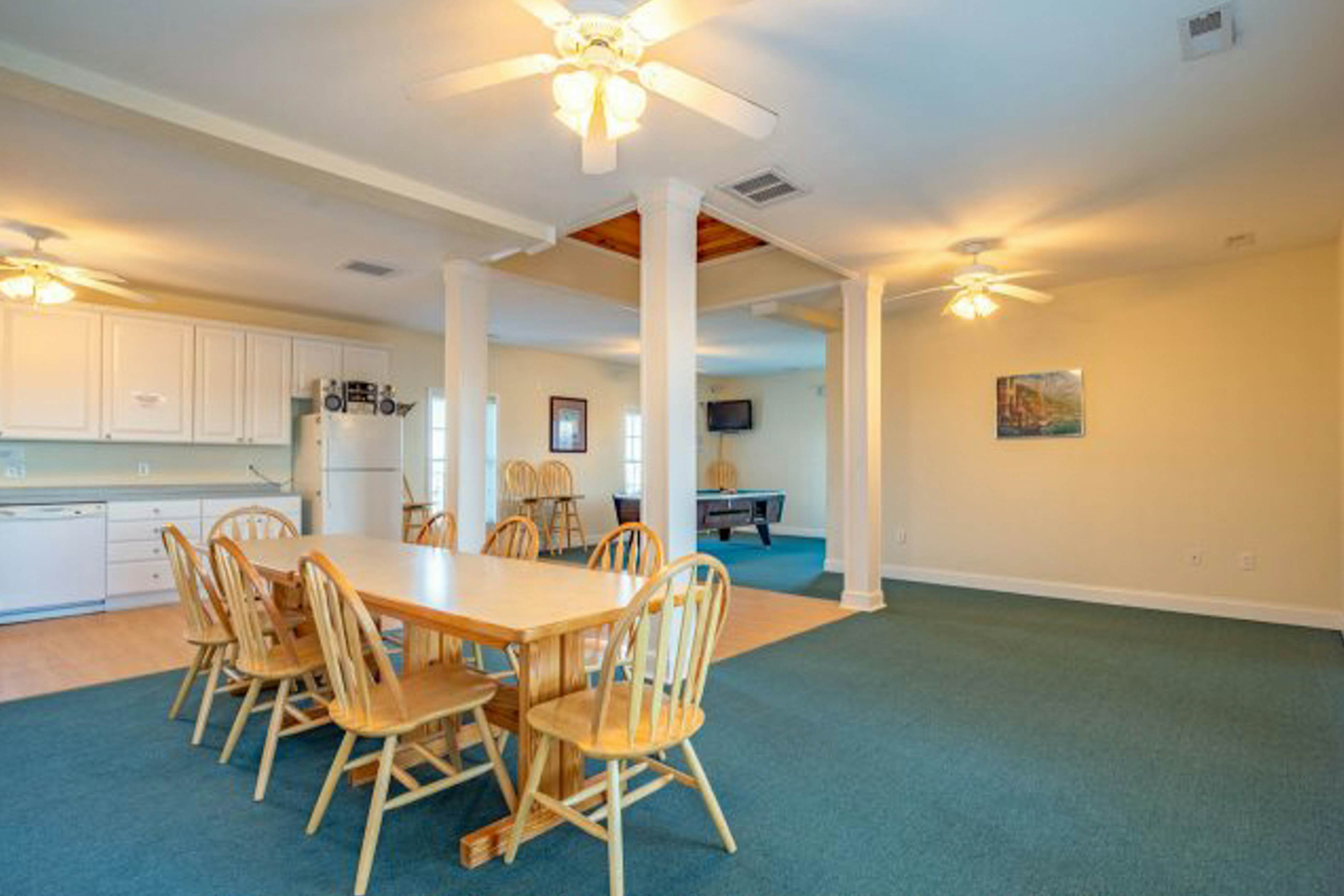 HADS823 Sandalwood Sunrise 823 #205DS-H