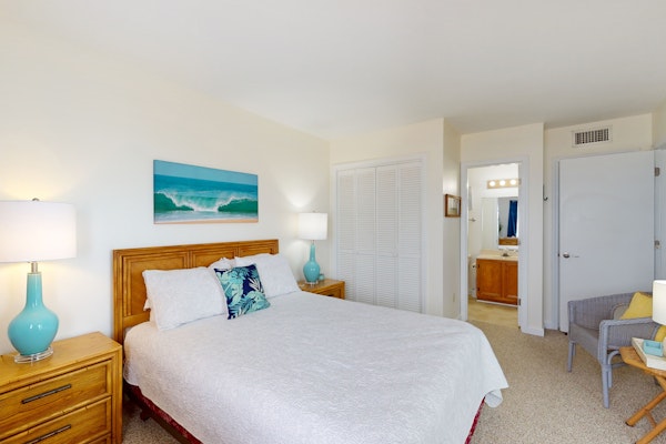 Oceanfront condo with outdoor pool, W/D BBQ, and balcony