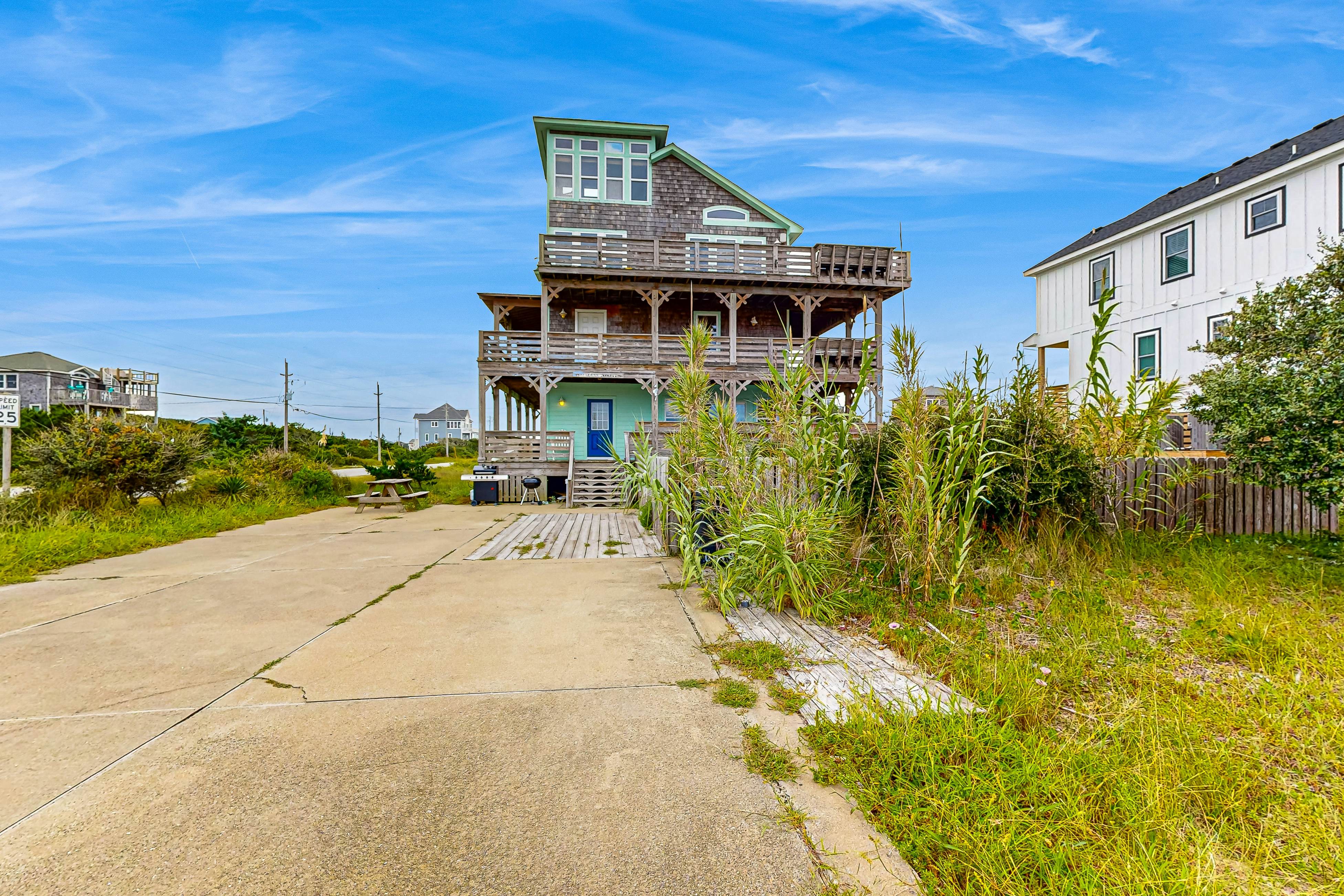 BX460 Hatteras Station