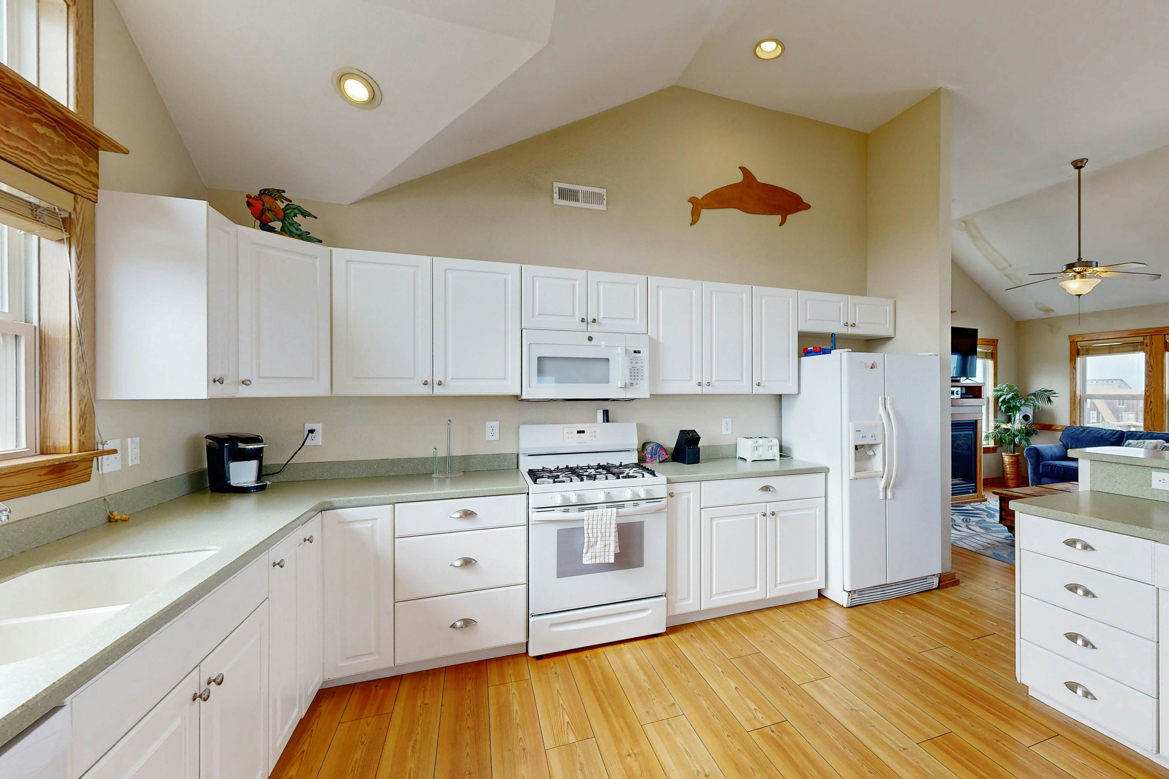 BX460 Hatteras Station