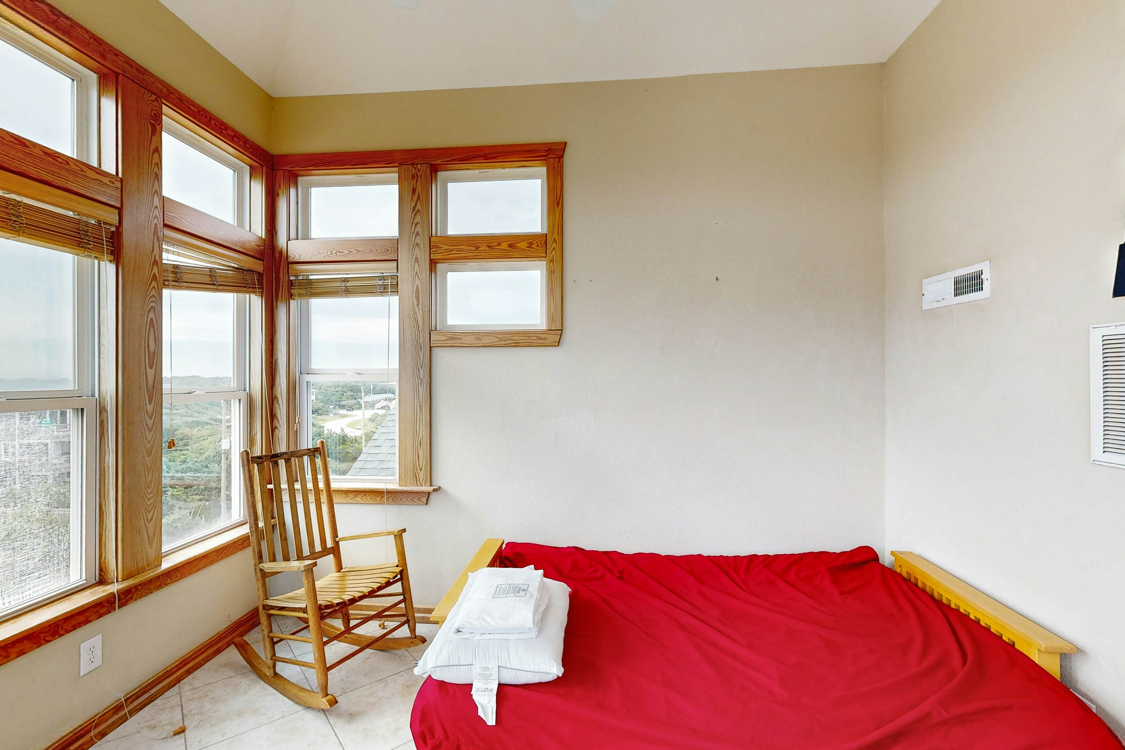 BX460 Hatteras Station