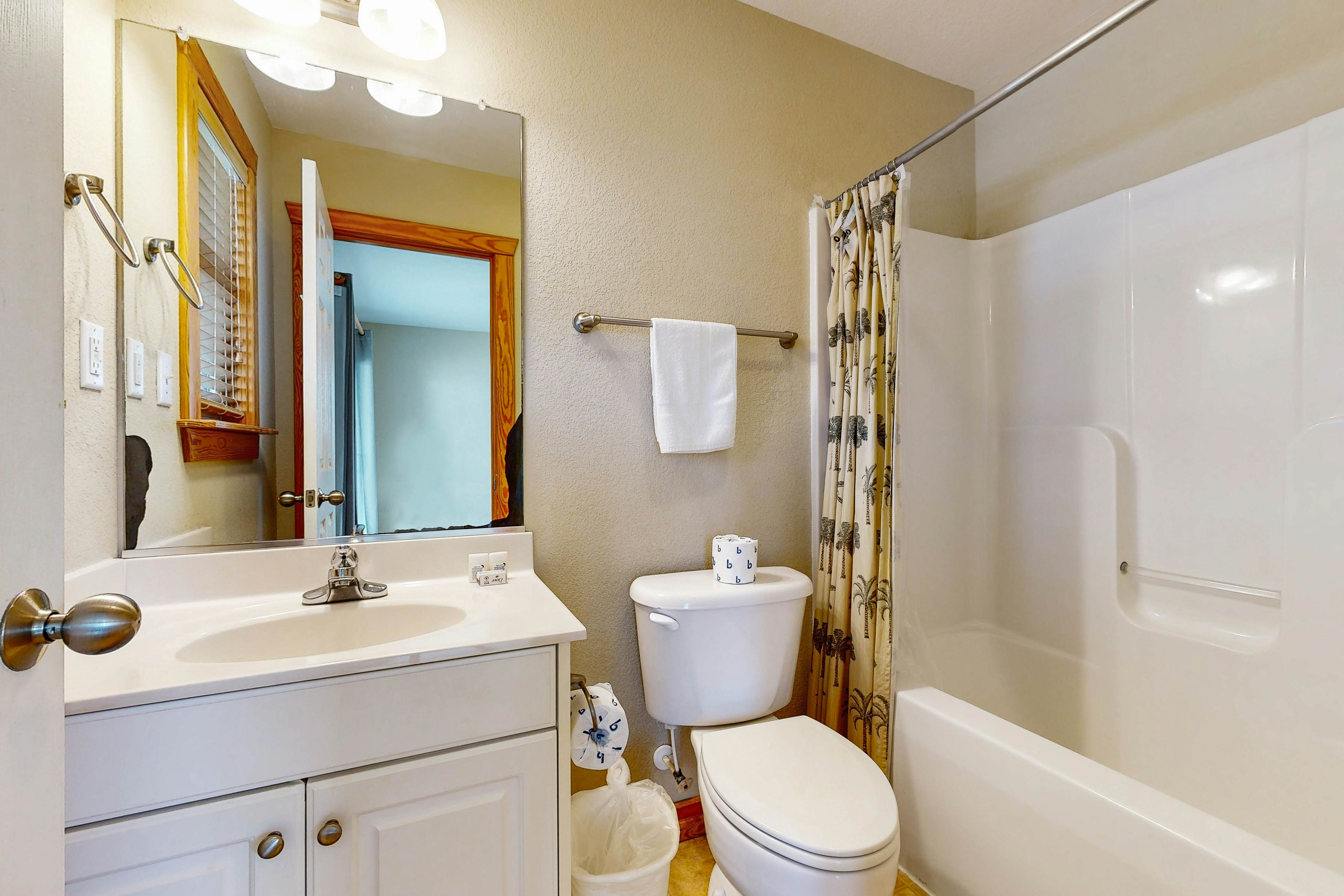 BX460 Hatteras Station