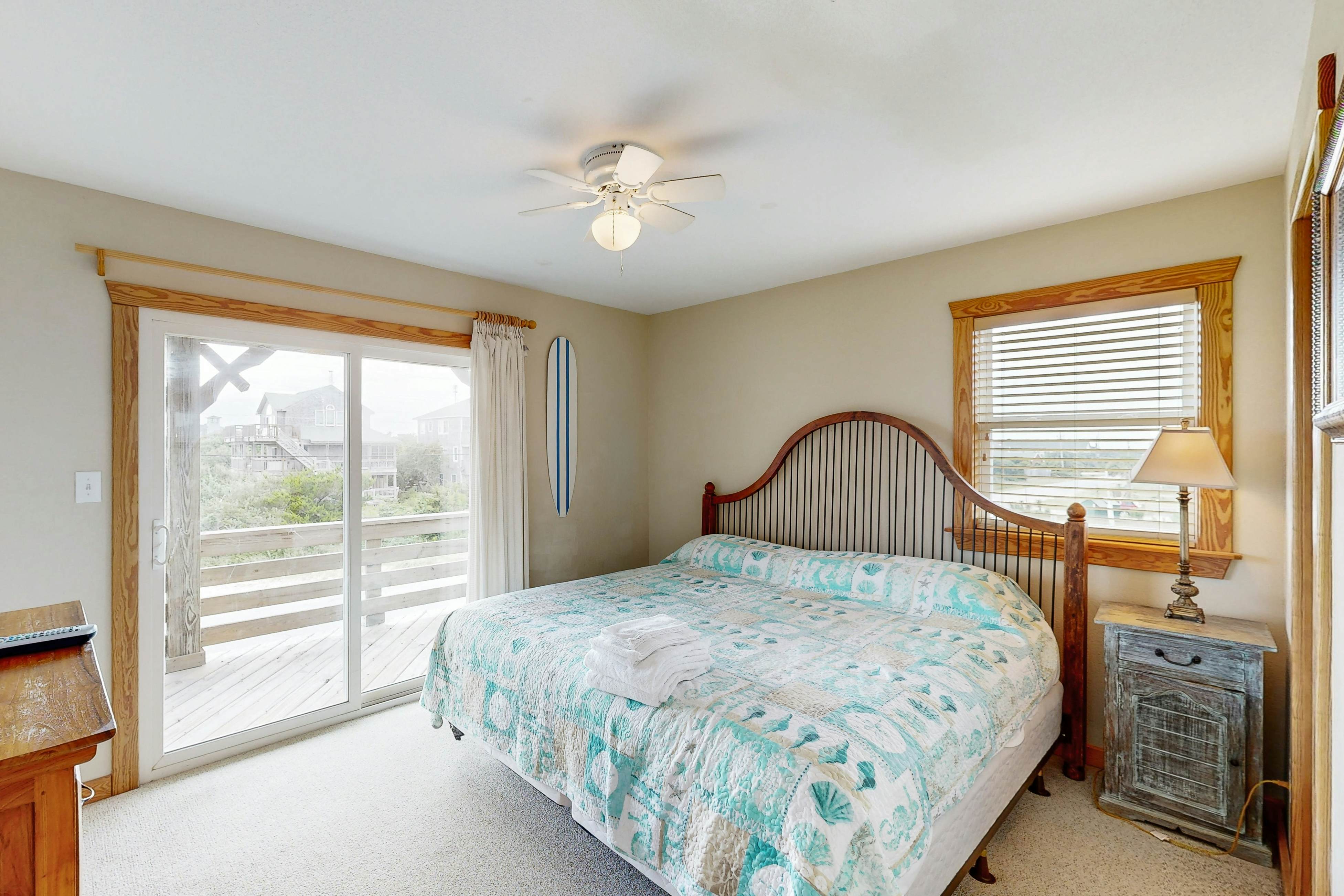 BX460 Hatteras Station