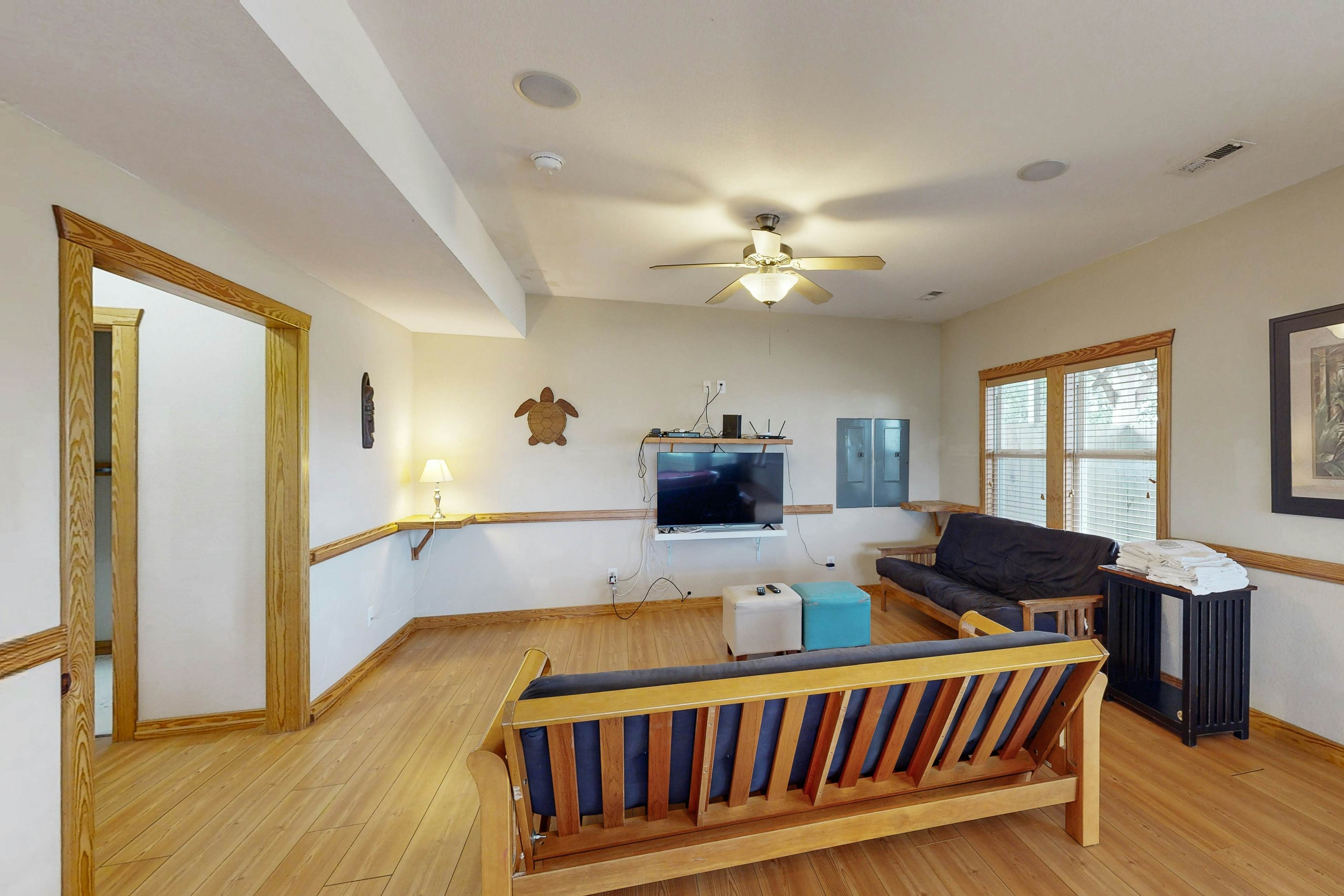 BX460 Hatteras Station