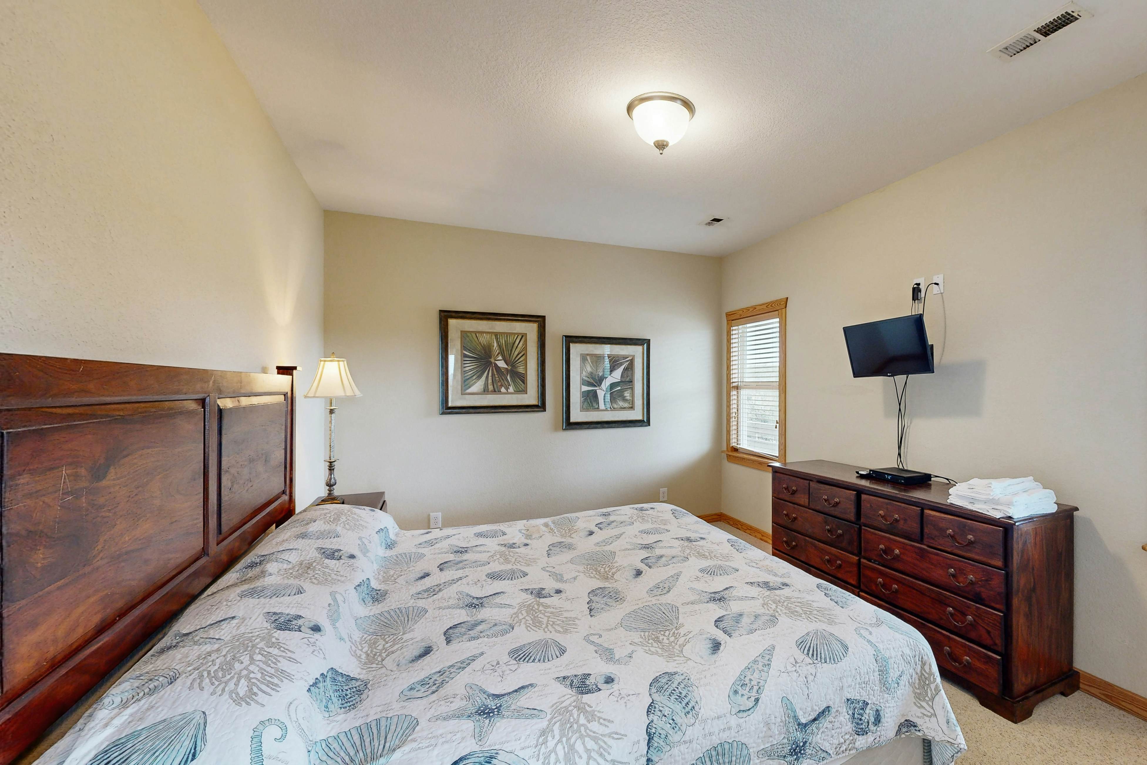 BX460 Hatteras Station